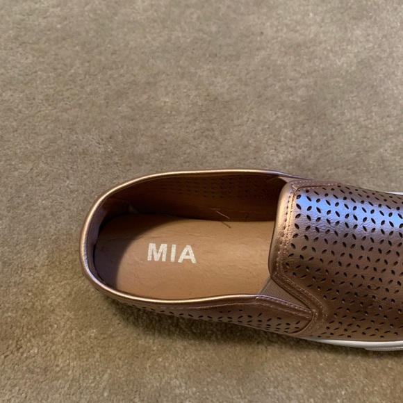 Mia rose gold sneaker!! - Picture 3 of 5